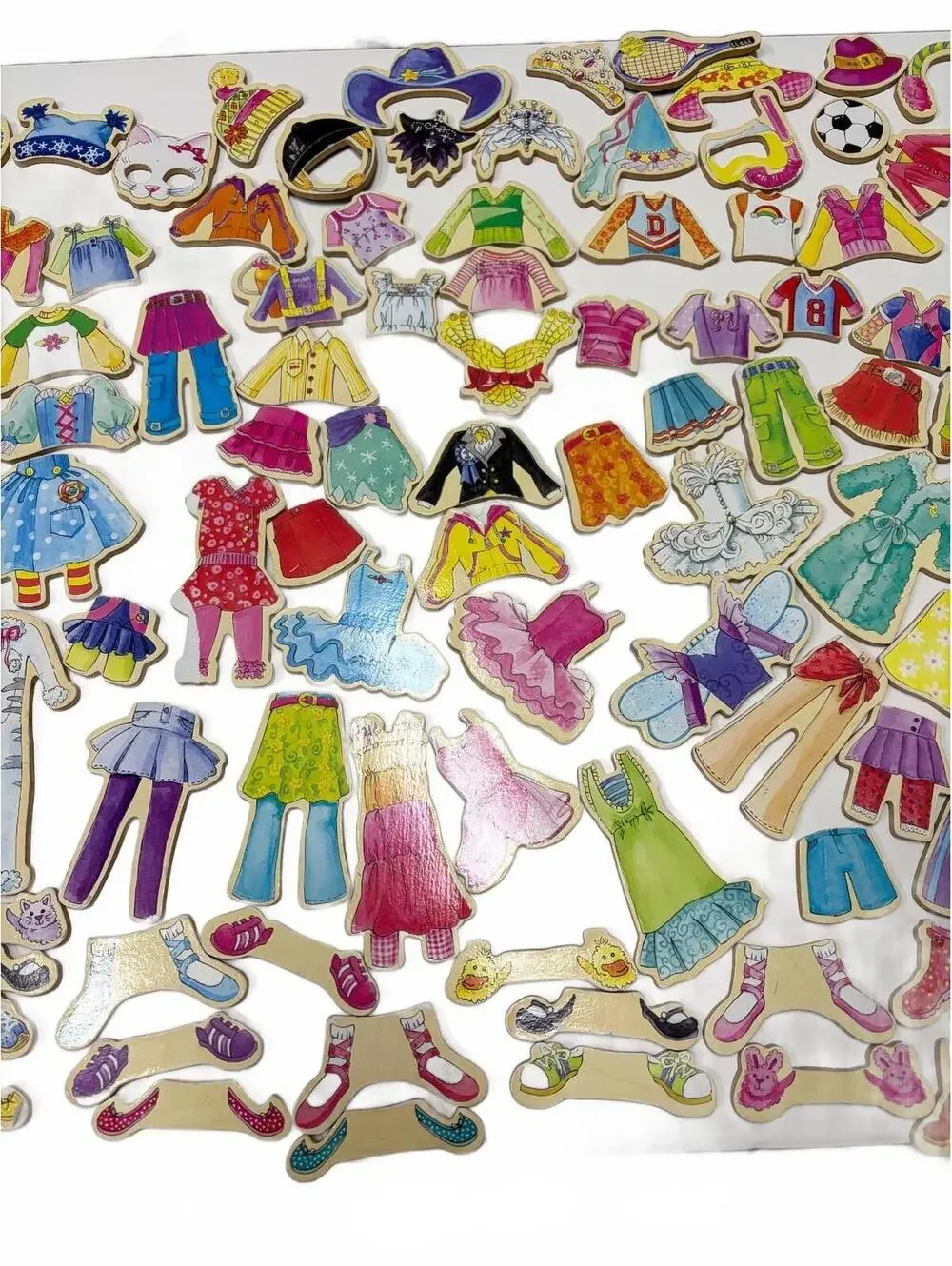 Shure Daisy Girls Magnetic Wooden Dress-Up Dolls with 103 Outfit Pieces